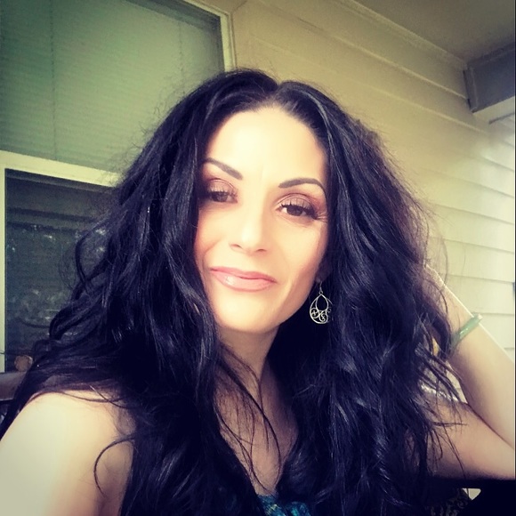 Meet your Posher, Monica - Picture 2 of 2